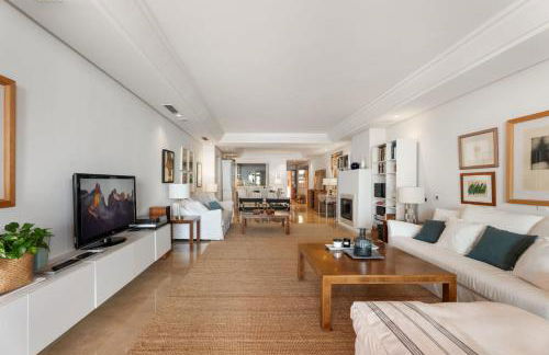 Exclusive 1 line Beach Apartment in Marbella with Panoramic Views - Foto 10