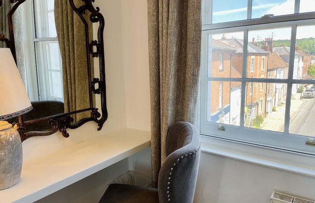 Dolls House - Luxury Townhouse - From 400 Per Night - Photo 17