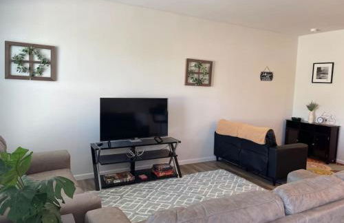 Embrace the Harmony of Nature and Urban Living - Foto 2