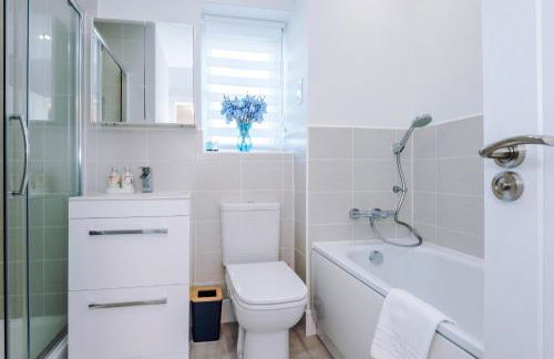 Hasting's House by YourStays - 3 Bedroom House in Stoke-on-Trent - Foto 57