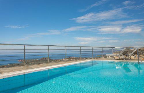 IRIS, Luxury Stone Villa in Stoupa with Private Infinity Pool, BBQ and Amazing Sea View - Foto 10