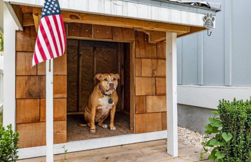 Downtown | Gorgeous | Pet Friendly! - Photo 49