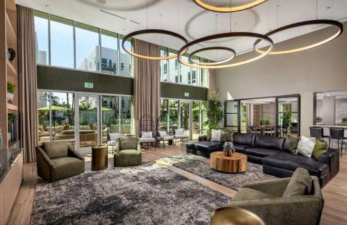 Luxe Deco Haven with Pool, Gym & Parking Close to Disneyland - Foto 18