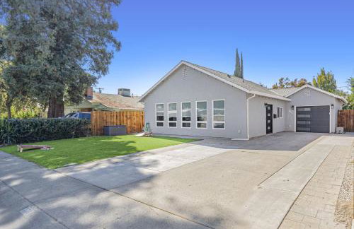 3BR 2BA Retreat with Pool 1 Mile to Downtown - Foto 3