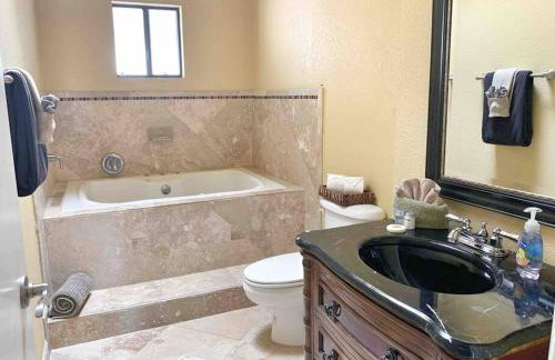 ULTIMATE BACKYARD-POOL/SPA. SLIDE. LAKEVIEW. BALL - Foto 34