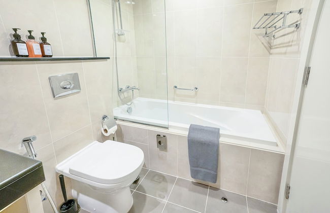 Nasma Holiday Homes - DAMAC Hills Artesia Tower C - Photo 6