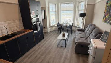 Stunning 2 Bedroom Ground Floor Sea View Apartment - Foto 3