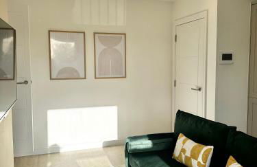 2 BR Flat - Short Lets & Serviced Accommodation Manchester with 2 Parking Spaces - Close to Hospitals - Foto 10