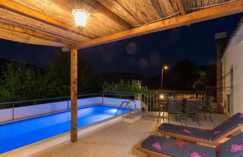 Villa Dalmatian Gem - Two-Bedroom Villa with Terrace and Swimming Pool - Photo 33