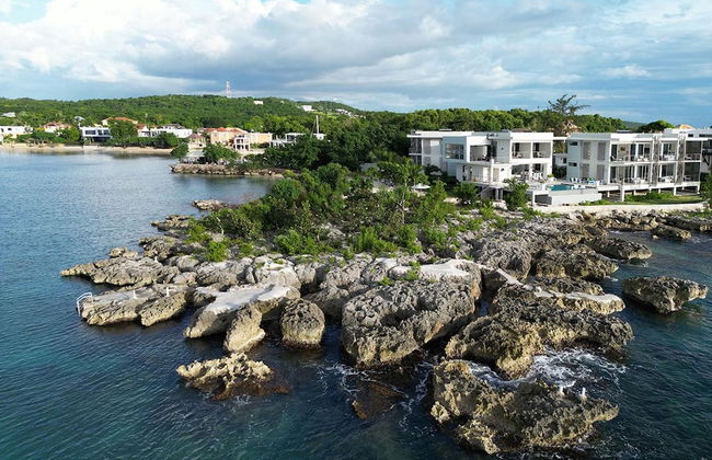 Santosha Whitehouse JM - 10 Bedroom Villa w Private Beach - Photo 54