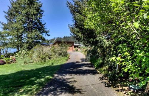 Breathtaking Beach House with Fireplace and Gorgeous Sights in Otis, Oregon - Foto 25