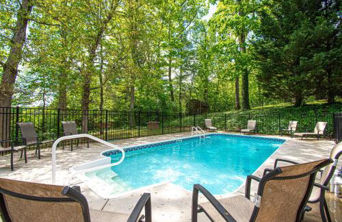 15 Minutes to Asheville! Spacious 7BR Luxury Home | Pool | Hot Tub | Game Room - Foto 12