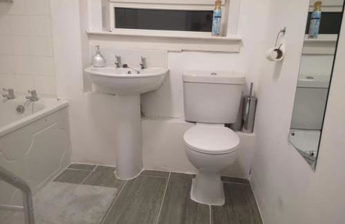 Central 1-Bed Apt Sleeps 4 5 mins to Station - Photo 36