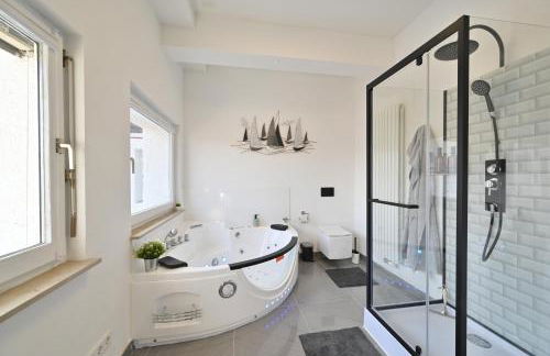 Yello Homes - Luxus Loft für bis zu 7 Personen nähe Airport & Messe, Tischfußball & Whirlpool - Foto 7