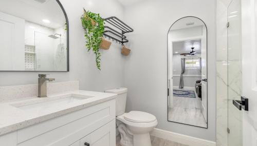 Elegant Retreat Near Downtown and Beach - Photo 3