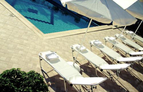 Antigoni Villa, Spacious Nature Retreat with Pool, By ThinkVilla - Foto 16