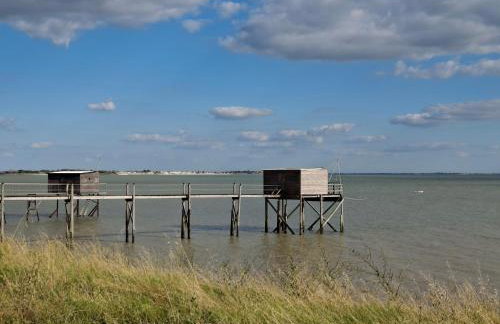 Villa avec Piscine à 15 min de La Rochelle, Proche Plages et Commerces - FR-1-706-13 - Foto 6