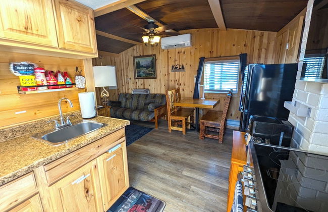 Yellowstone's Treasure Cabins - Photo 38