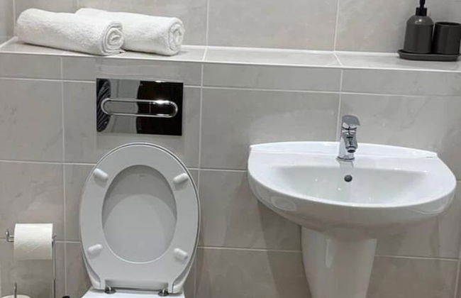 Inviting 2-bed Apartment in Grays - Photo 16