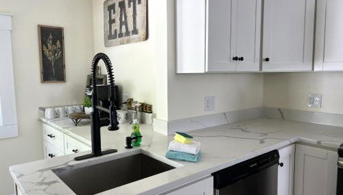 Main House - 3 Story 5 Bed 3 Bath Private Deck Courtyard Pet Friendly fee applies - Foto 4