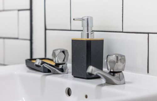 2 BR Home Perfect for Short and Long Term Stay - Foto 7