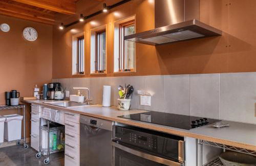 Water Views, Walk to Beach! New Hot Tub! - Foto 19