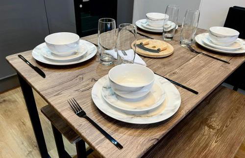 Perfect 1 Bed Apartment - Central with Parking, WiFi, TV, Desk - Foto 27