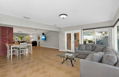 Island home in paradise - Photo 3