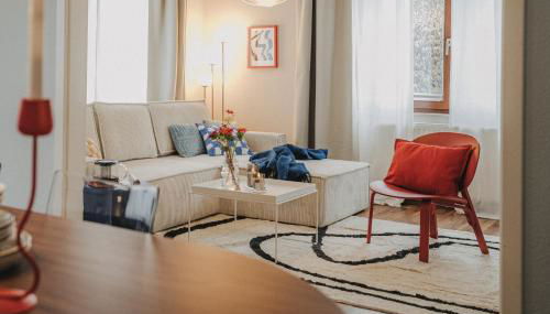 JOBOSTAYS - LINDEN Family Apartment Oldenburg - sehr geräumig 110m2 - Terrasse mit Gartenblick - voll ausgestattete Küche - 2 Bäder - Babybett - 10 Min zu Fuß zum Bahnhof - kostenloses WLAN - Parkplatz - kontaktfreier Check-In - Photo 4