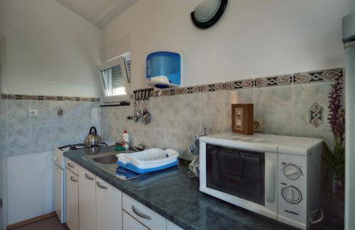 Apartments by the sea Prvic Luka, Prvic - 12064 - Photo 15