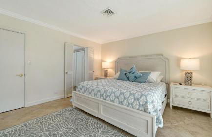 Walkable to Beach, Restaurants, Entertainment! - Photo 15