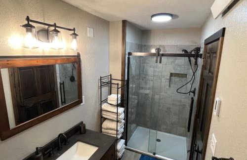 Rock Lodge Complete with Covered Parking - Foto 28