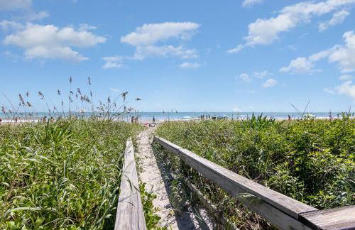 Ocean Front by Cocoa Beach Pier - Foto 25