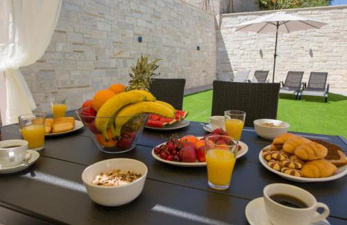 TWIN'S HOME LUXURY SUITES - Photo 25