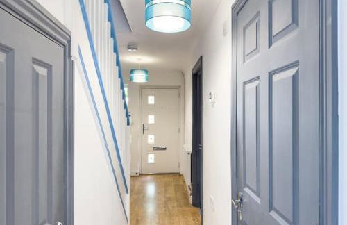 Last-Minute Specials l Modern 2 Double Bed Apartment for 5 Guests l Hofin Stays Short Lets & Serviced Accommodation - Foto 32