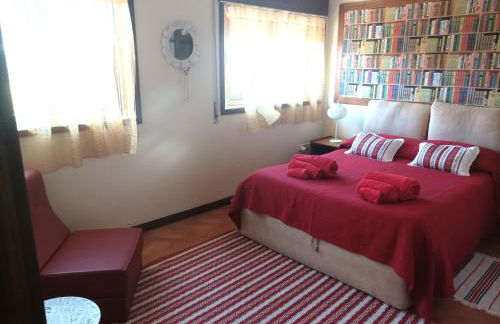 Yellow House - Photo 20