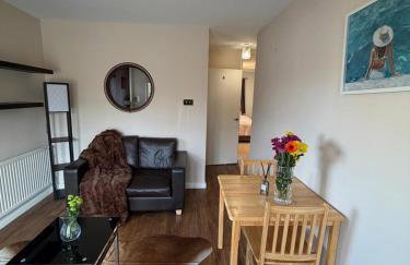 Elegant 1-Bedroom Flat With Stunning Thames views - Photo 14
