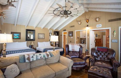 Combined Cabin Escape w BBQ Fire Pit - Photo 8