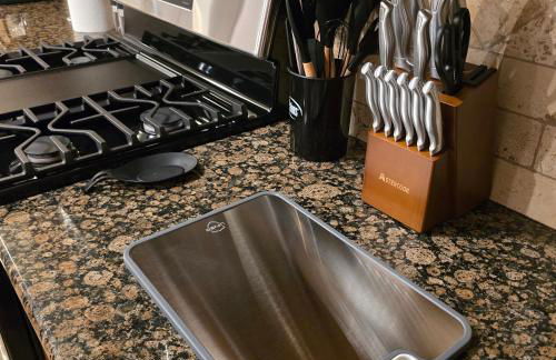 Modern Spacious Home Near the medical center, NRG, Downtown and UHD - Photo 26