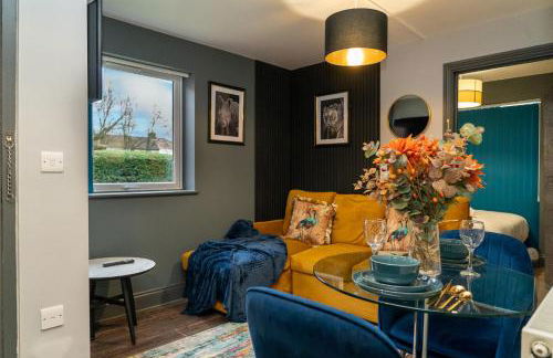 Free Parking New Modern Gem in Harrow - Photo 1