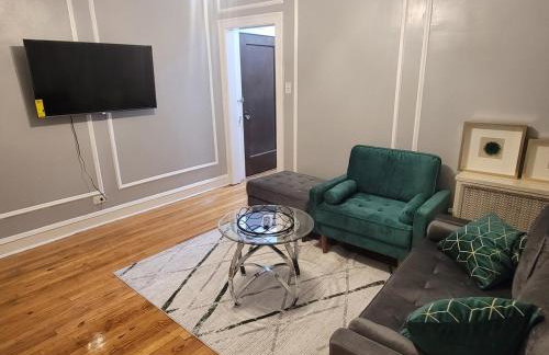 Across St Francis Hospital and near Northwestern - Foto 8