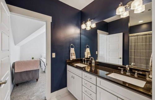 Walk to 12 South and Restaurants with Garage and Golf Simulator - Foto 20