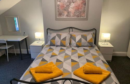 Fantastic Large 2 X Bedroom Flat, Free Parking - Photo 12