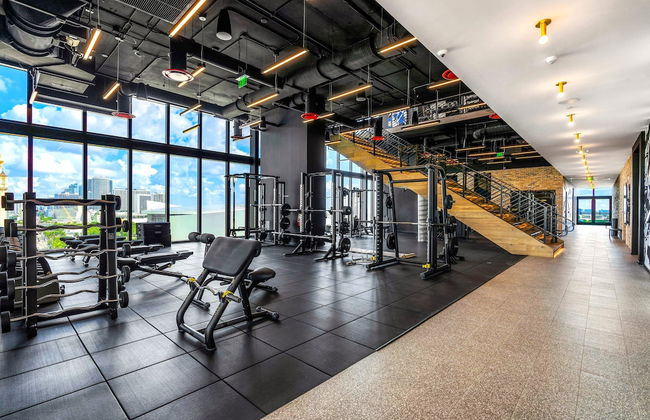 Luxurious Condo Downtown Miami Heart - Photo 46