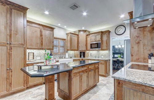 Best of Lake Conroe - Sleeps 16 - Lakefront Memories - Photo 5