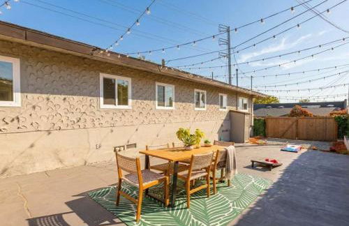 Movie Night 4BR Home with Projector Games & BBQ - Foto 50