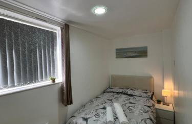 Luxury 4 Bed 3 bath 6 mins from City Renter - Photo 29