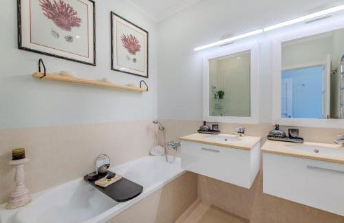 5 star Luxury Palmview apartment with large terrace and communal pool - Foto 35