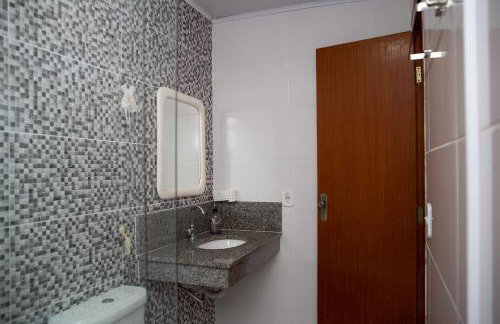 Chalé com Deck e Churrasqueira nas Montanhas - Foto 25