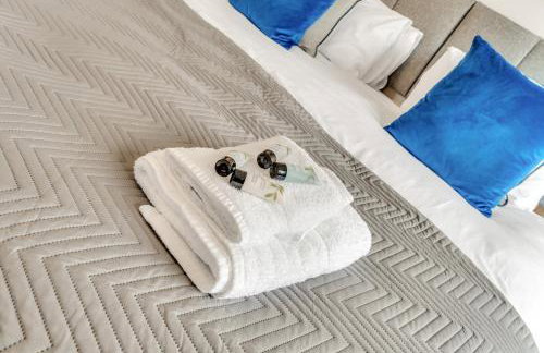 JUNGLE HOT TUB, games room, near eateries, micro brewery, pubs, beauty salons and boutique shops, Argyle, free Netflix, in the heart of Plymouth - Dogs welcome - Hosted by Absolute Accommodation Plymouth - Foto 32